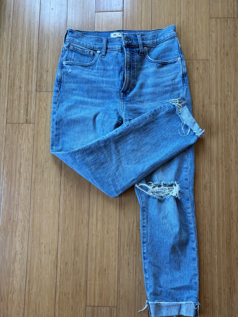 Madewell Distressed Boyfriend Jeans in Medium Blue! - Picture 2 of 5